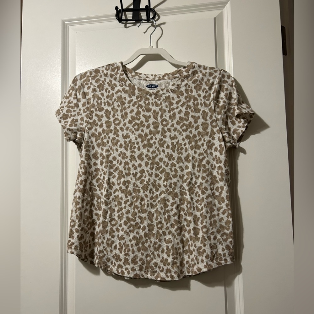 Old navy cheetah print everywear t shirt